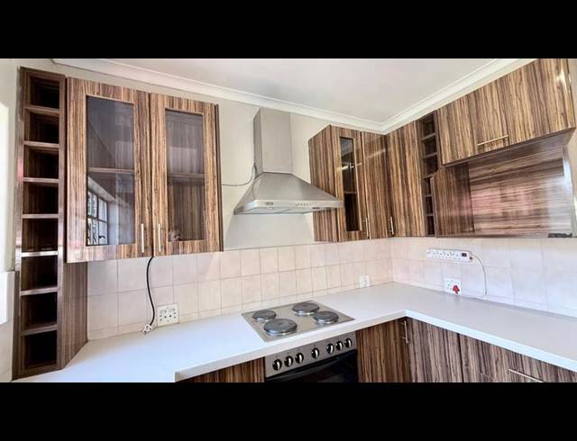 2 BEDROOM APARTMENT FOR SALE IN BRYANSTON